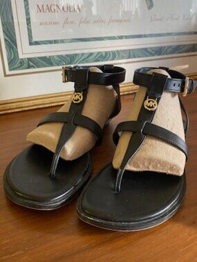 EUC Michael Kors Black Logo T-Strap Sandals Size 7